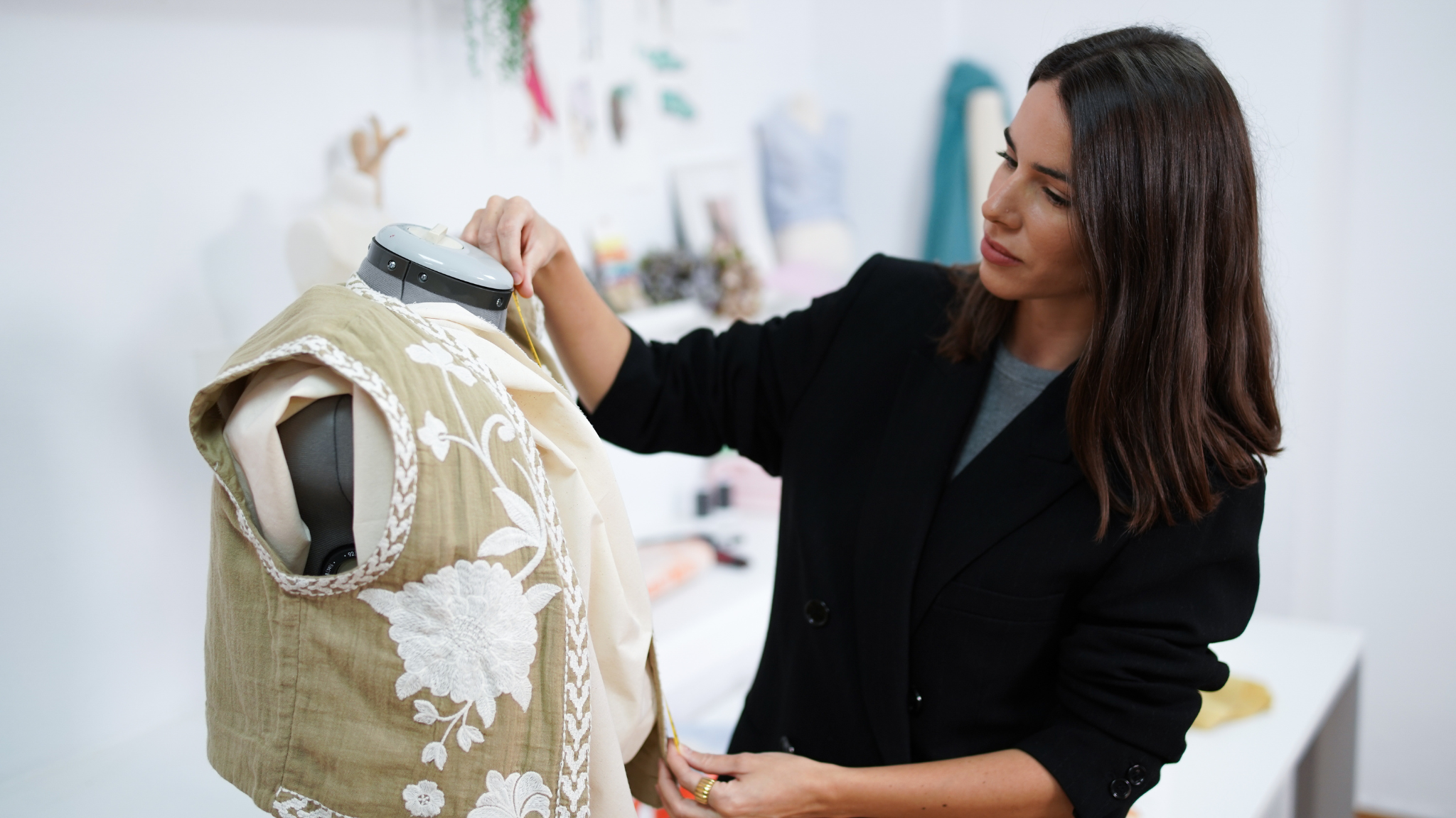 Cómo elevar tu look para eventos: claves profesionales del estilismo