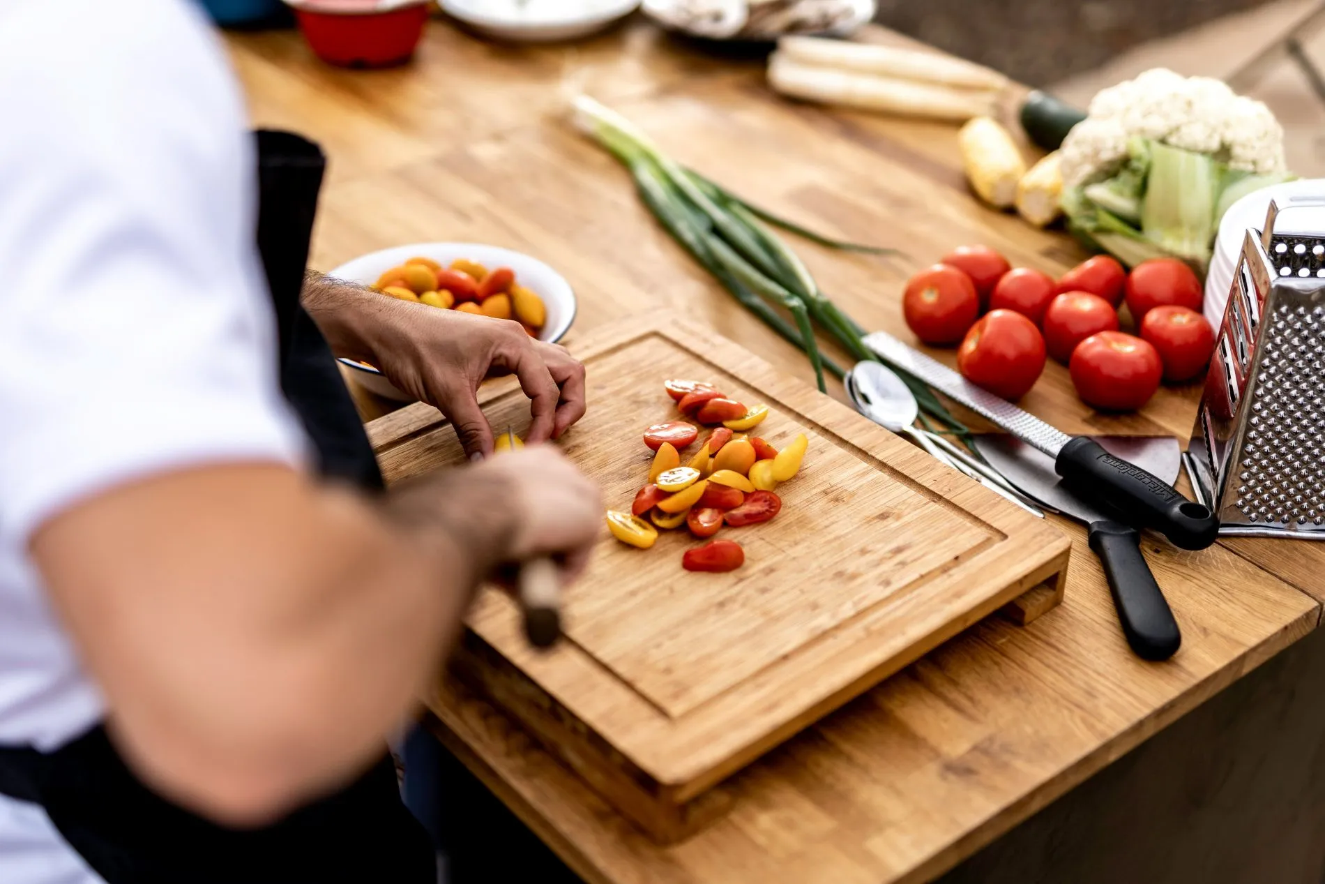 ¿Cuánto gana un cocinero en España en 2026? Sueldo y factores