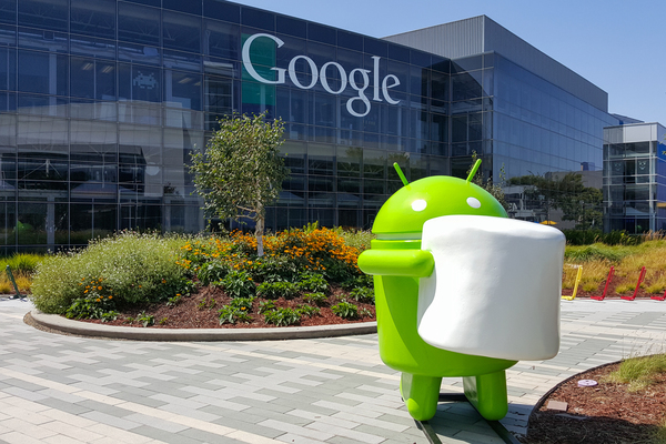 Instalações da Google com o símbolo do android a segurar num marshmallow
