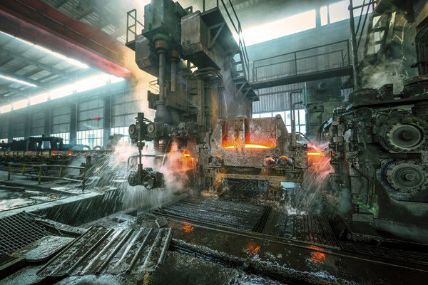A Indústria Metalúrgica precisa de 28 mil trabalhadores qualificados com urgência.
