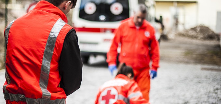 Trabajar en emergencias sanitarias: funciones, cualidades y salidas laborales