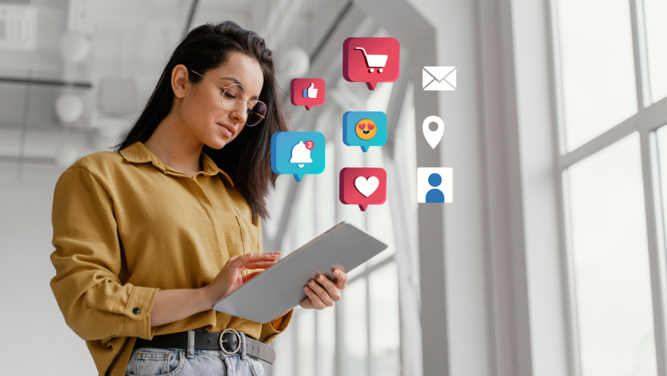 Social Media Manager durante la gestione di contenuti