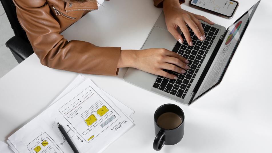 E-commerce manager durante analisi dati e progettazione sito web