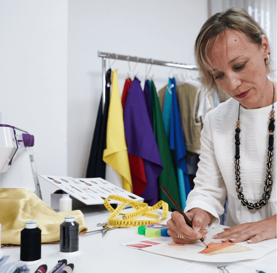 ¿Cómo trabajar en moda? Guía completa para entrar en la industria