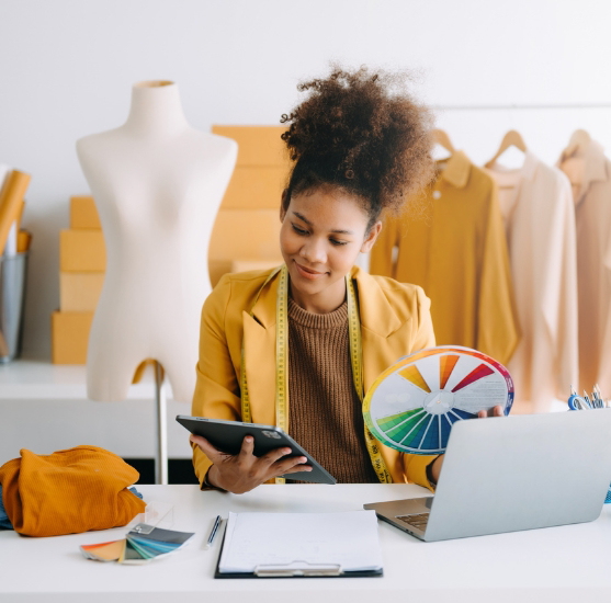 ¿Cuánto gana un Diseñador de Moda en España? Sueldo en 2026