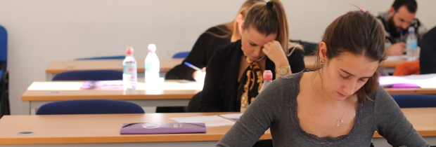 ¿Cuál es la diferencia entre un Auxiliar y un Administrativo?