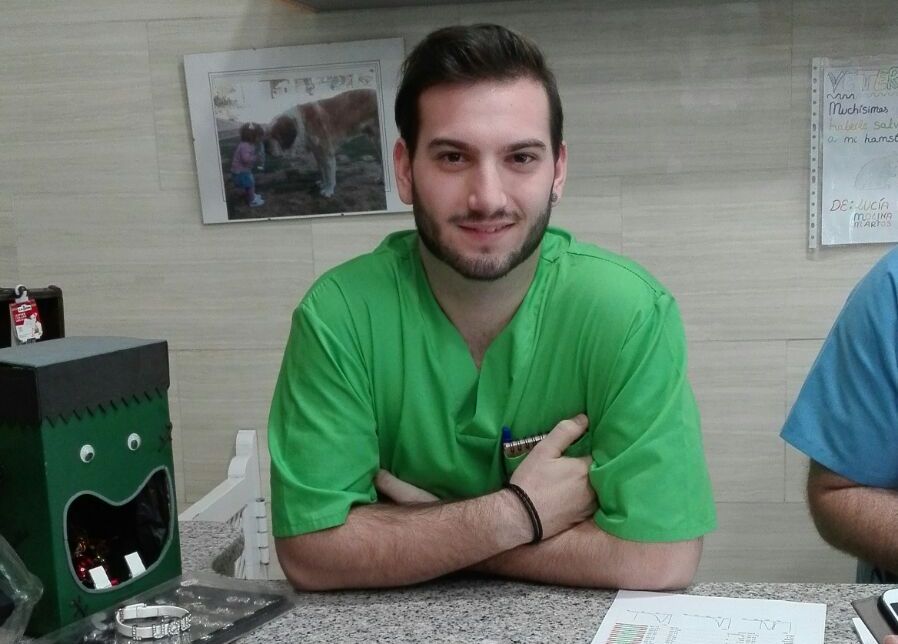 Ángel, alumno de Auxiliar Veterinaria contratado en Jaén