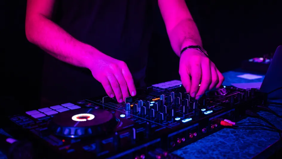 Controladora Alpha Theta (Pioneer) incluida