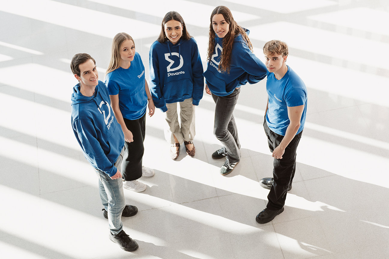 Davante-Corsicef-gruppo-studenti